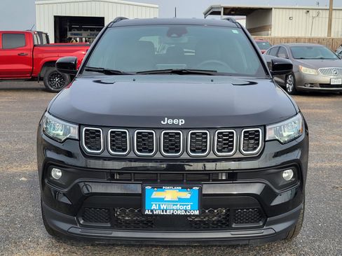 Used 2025 Jeep Compass Latitude image 8