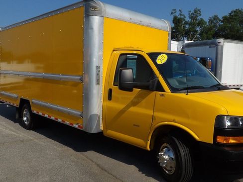 Used 2021 GMC Savana 3500 Extended w/ Power Convenience Package RWD image 1