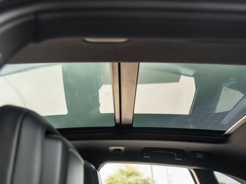 New 2026 Porsche Macan image 24