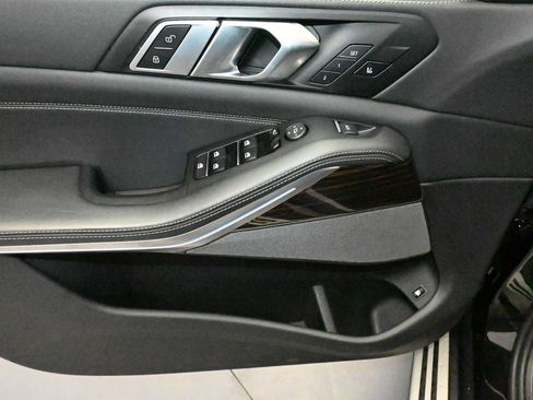 Used 2025 BMW X5 xDrive50e AWD/4WD image 11