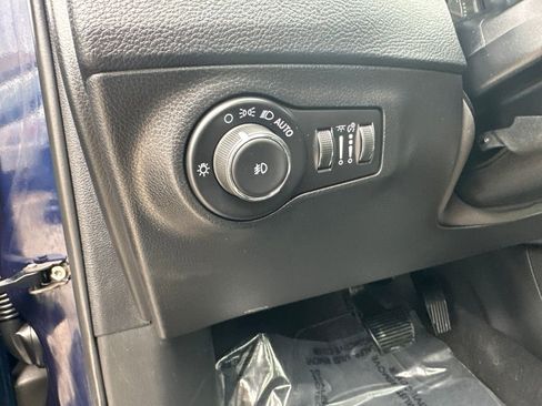 Used 2021 Jeep Compass Latitude w/ Sun and Sound Group AWD/4WD image 14