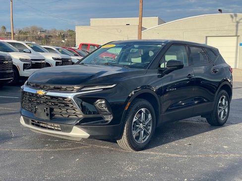 Used 2023 Chevrolet Blazer LT image 3