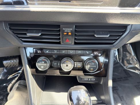 Used 2024 Volkswagen Jetta SE FWD image 33