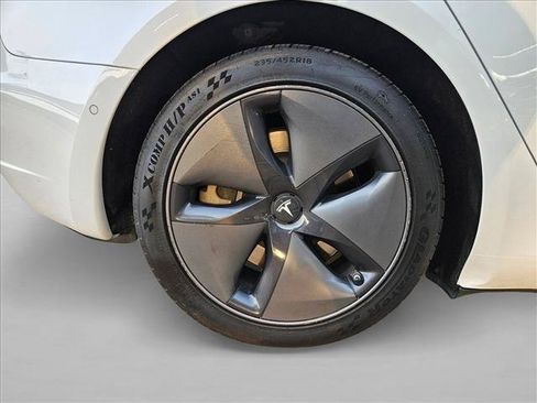 Used 2020 Tesla Model 3 Standard Range Plus RWD image 18