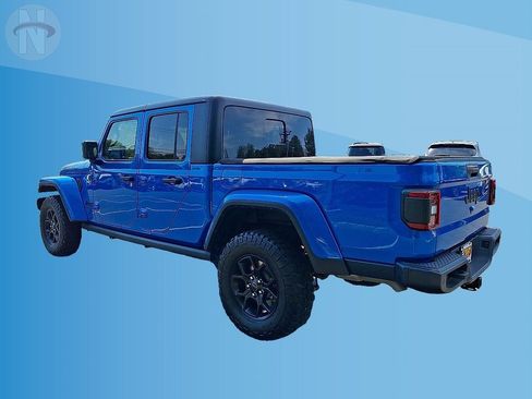 Used 2025 Jeep Gladiator Sport AWD/4WD image 11