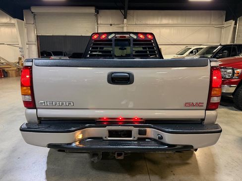 Used 2006 GMC Sierra 3500 SLE w/ Heavy-Duty Power Package image 17