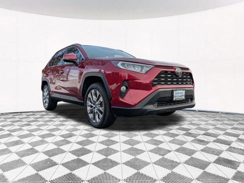 Used 2020 Toyota RAV4 XLE Premium image 15