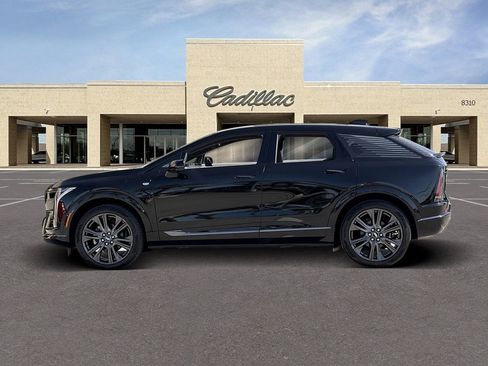 Used 2025 Cadillac Optiq Sport 2 w/ LPO, Floor Liner Package AWD/4WD image 8