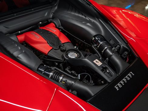 Used 2021 Ferrari F8 Tributo RWD image 20