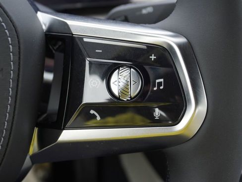 Used 2024 BMW i7 xDrive60 AWD/4WD image 9