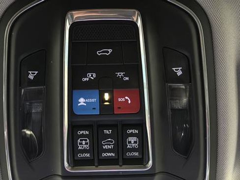 Used 2022 Jeep Grand Cherokee Limited AWD/4WD image 21