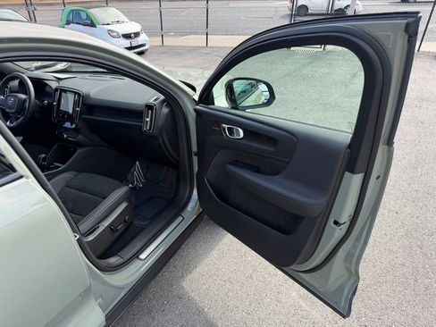 Used 2023 Volvo C40 P8 Recharge Ultimate AWD/4WD image 38