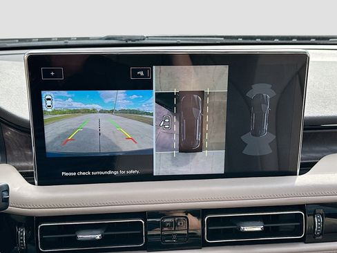 Used 2022 Lincoln Nautilus Reserve image 14