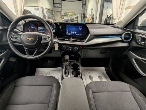 Used 2025 Chevrolet Trax LS w/ LS Convenience Package FWD image 10