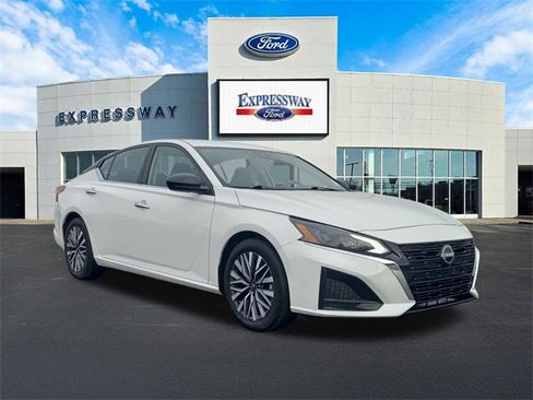 Used 2024 Nissan Altima 2.5 SV image 4