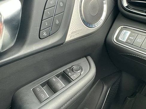 Used 2025 Buick Enclave Avenir w/ LPO, Floor Liner Package FWD image 18