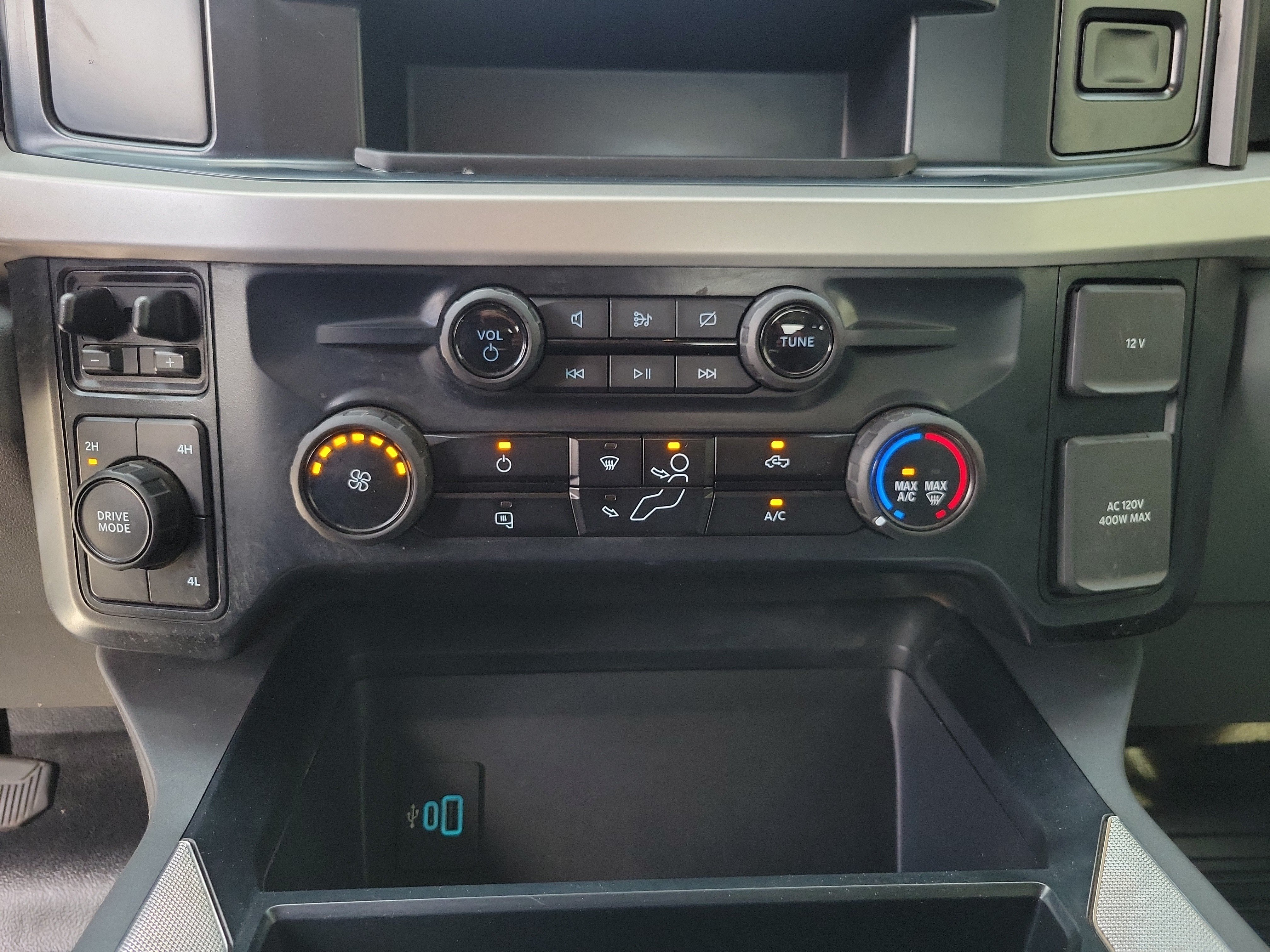 Used 2024 Ford F350 XLT w/ FX4 Off-Road Package AWD/4WD image 14
