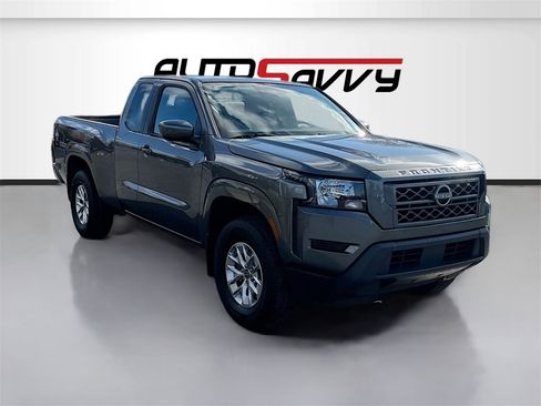 Used 2024 Nissan Frontier SV image 1