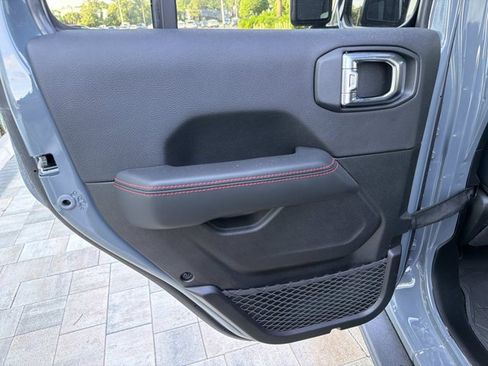 Used 2025 Jeep Wrangler Unlimited Rubicon AWD/4WD image 16