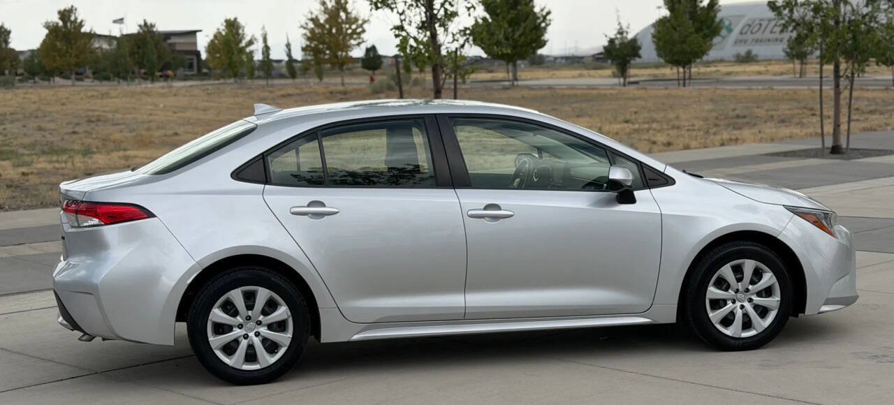 Used 2022 Toyota Corolla LE FWD image 4