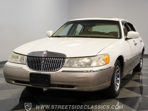 Used 2000 Lincoln Town Car Signature RWD image 19