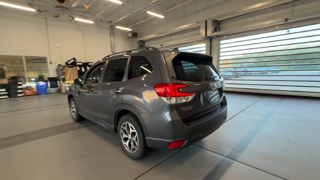 Used 2023 Subaru Forester Premium AWD/4WD image 8