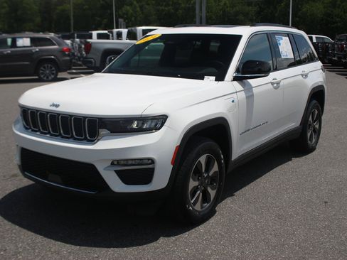 Used 2024 Jeep Grand Cherokee Limited 4xe AWD/4WD image 4