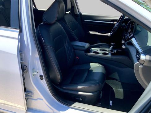 Used 2024 Nissan Altima 2.0 SR FWD image 9
