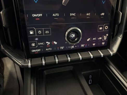 Used 2025 GMC Acadia AT4 w/ Luxury Package image 31