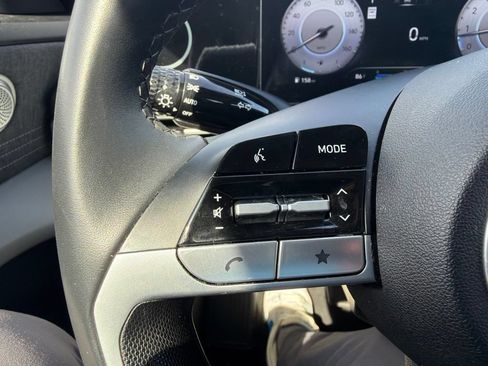 Used 2025 Hyundai Elantra Limited FWD image 15