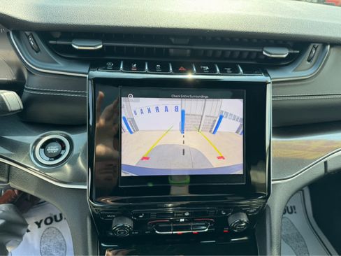 Used 2022 Jeep Grand Cherokee L Laredo image 25