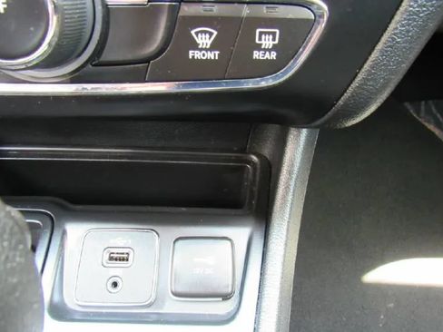 Used 2019 Jeep Cherokee Latitude w/ Popular Appearance Group FWD image 12