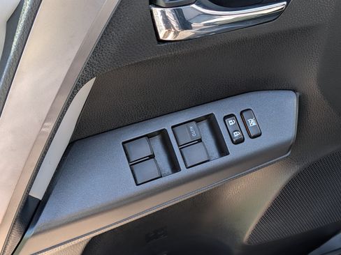 Used 2017 Toyota RAV4 XLE AWD/4WD image 19