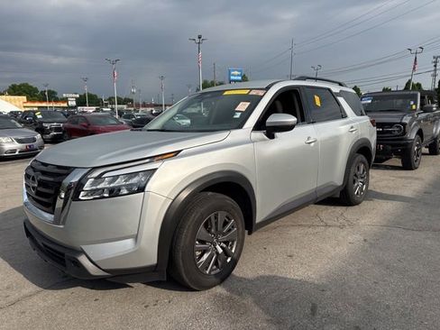 Used 2025 Nissan Pathfinder SV FWD image 1
