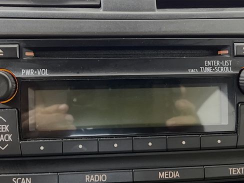 Used 2012 Toyota Corolla LE image 26