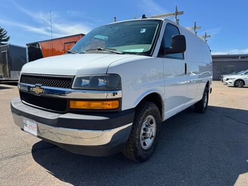Used 2020 Chevrolet Express 3500 w/ Driver Convenience Package RWD image 3