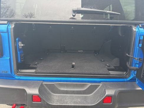 Used 2025 Jeep Wrangler Unlimited Rubicon image 11