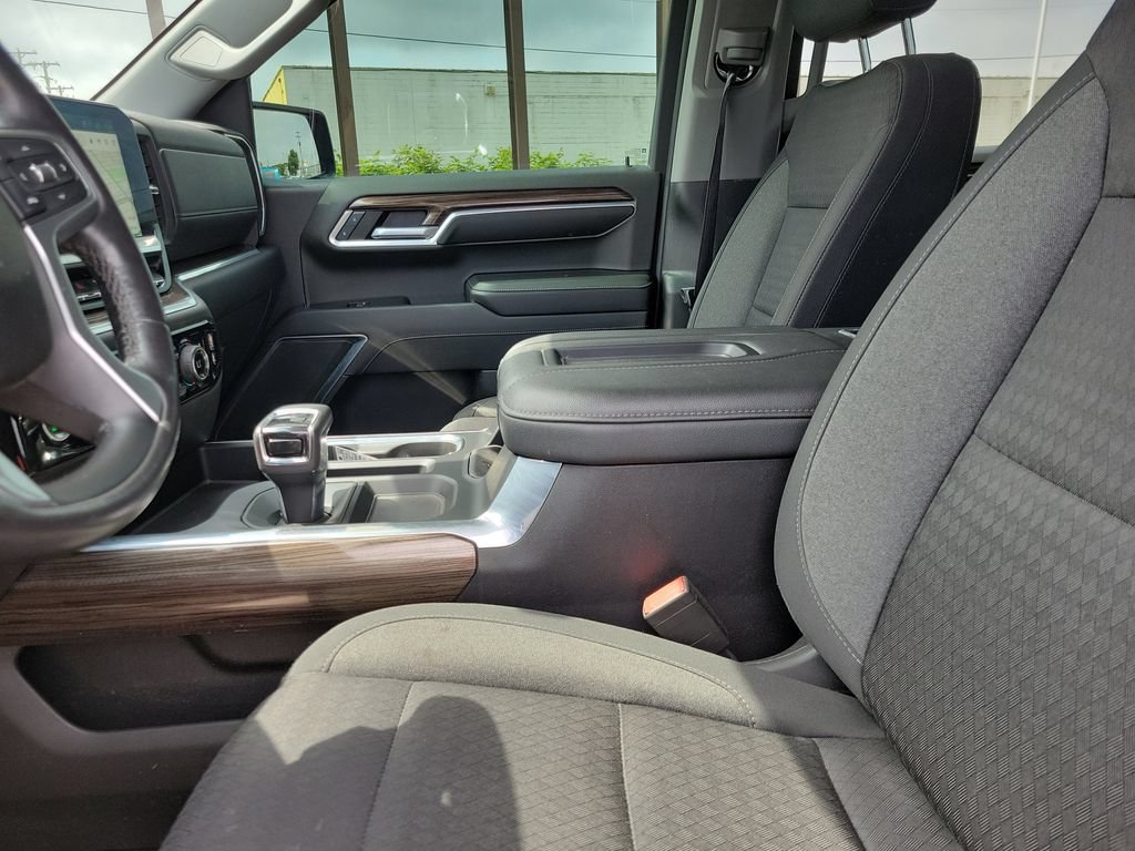 Used 2022 Chevrolet Silverado 1500 LT w/ Z71 Off-Road Package AWD/4WD image 20