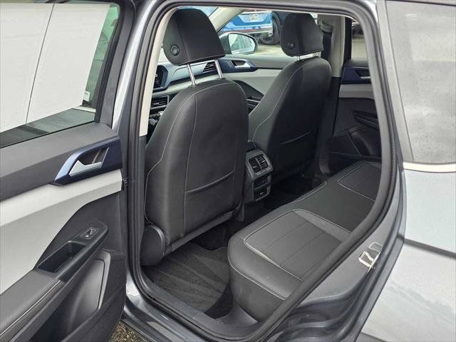 Used 2024 Volkswagen Taos SE AWD/4WD image 15