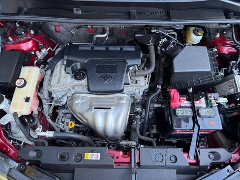 Used 2018 Toyota RAV4 LE w/ All Weather Liner Package FWD image 33