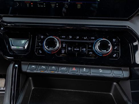 Used 2024 GMC Sierra 1500 AT4 w/ Technology Package image 27