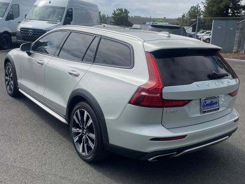 Used 2020 Volvo V60 T5 Cross Country AWD/4WD image 2
