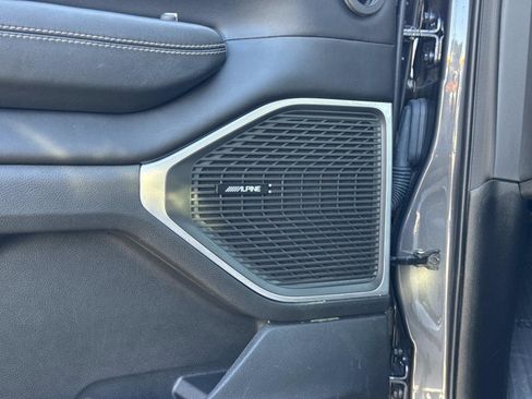 Used 2023 Jeep Wagoneer L Series III w/ Preferred Equipment Group image 18