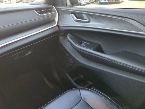 Certified 2024 Jeep Grand Cherokee L Limited image 21