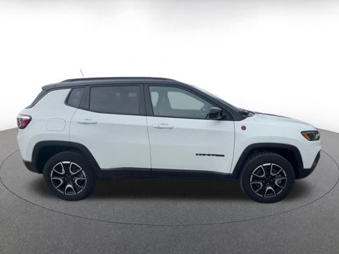 Used 2025 Jeep Compass Trailhawk image 16