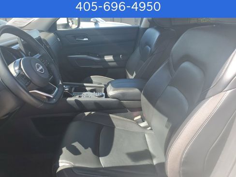 Used 2022 Nissan Pathfinder SL image 16