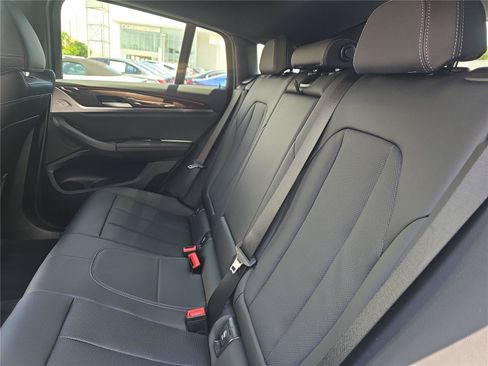 Used 2025 BMW X4 xDrive30i AWD/4WD image 11