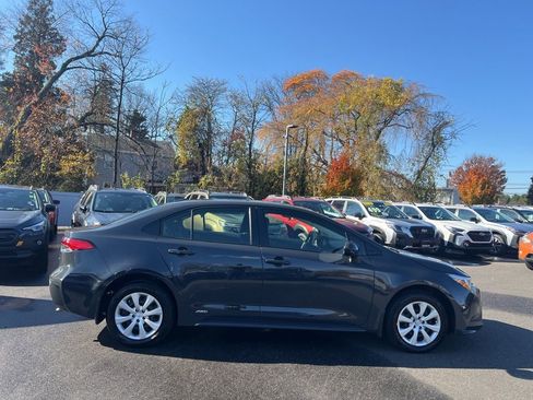 Used 2025 Toyota Corolla LE image 6