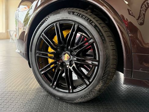 Used 2016 Porsche Cayenne Turbo S AWD/4WD image 10