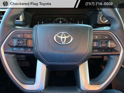Used 2025 Toyota 4Runner SR5 AWD/4WD image 14